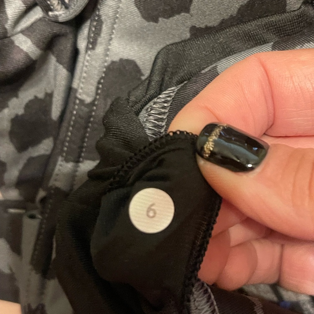 #54 Lululemon Set Super Sport Tank/Pant Sz 6
Parallel Stripe Heathered Slate Blk - Picture 10 of 11